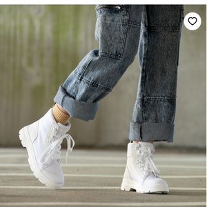 Dr. Martens Combs Boot - White Women’s 9